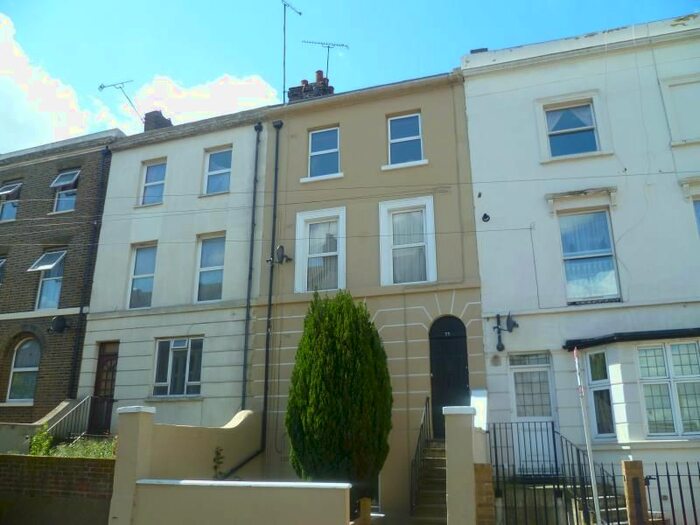 1 Bedroom Flat To Rent In Parrock Street, Gravesend, Kent, DA12