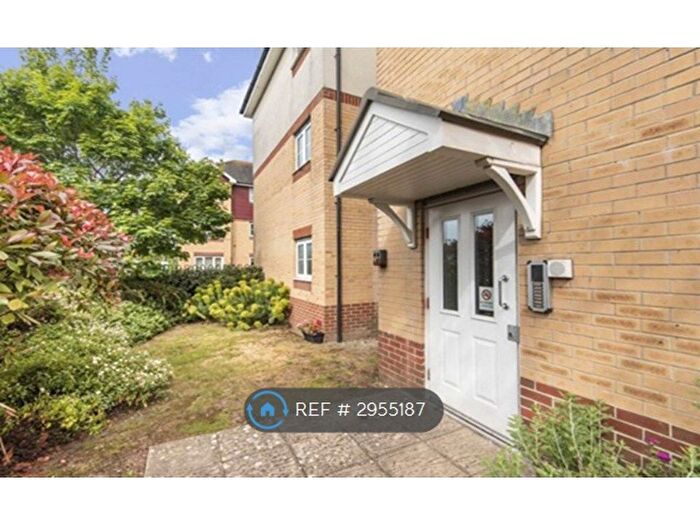 2 Bedroom Flat To Rent In The Fairways, Farlington, PO6