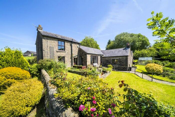 3 Bedroom Detached House For Sale In The Wash, Chapel-En-Le-Frith, SK23