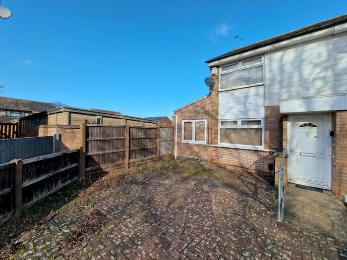 3 Bedroom End Of Terrace House To Rent In Archer Close, Leicester, LE4
