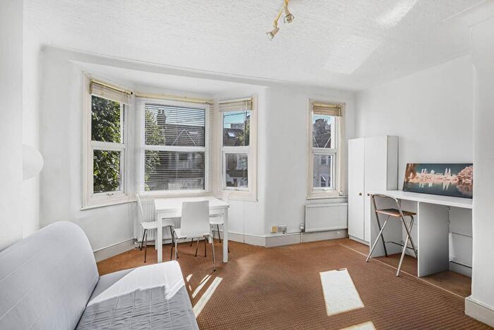 3 Bedroom Terraced House For Sale In Dunbar Road, Wood Green, London, N22
