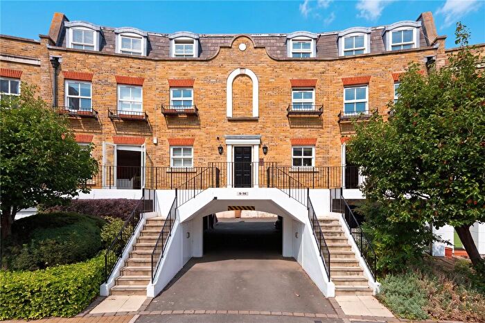 2 Bedroom Apartment For Sale In Byron Mews, Hampstead, London, NW3