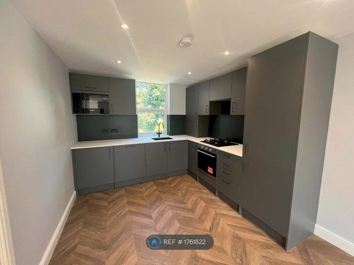 3 Bedroom Flat To Rent In Elverson Road, London, SE8