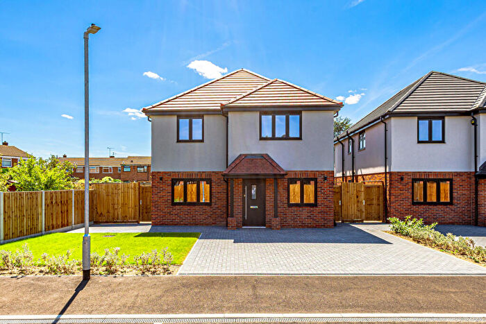 4 Bedroom Detached House For Sale In Oaklands Mews, Stanford-le-Hope, SS17