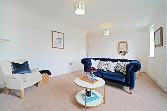 2 Bedroom Apartment For Sale In Station Road, Dorridge, B93