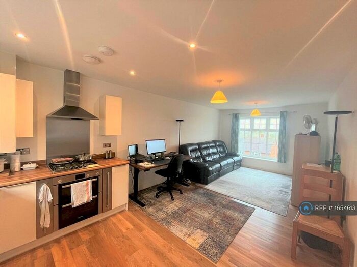 2 Bedroom Flat To Rent In Thomas House, Bristol, BS10