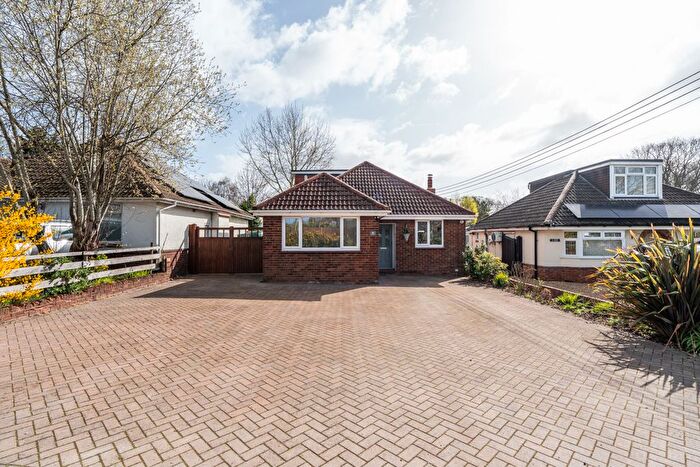 3 Bedroom Detached Bungalow For Sale In Manor Crescent, Bursledon, SO31