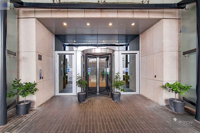 2 Bedroom Flat To Rent In Arora Tower, Waterview Drive, SE10