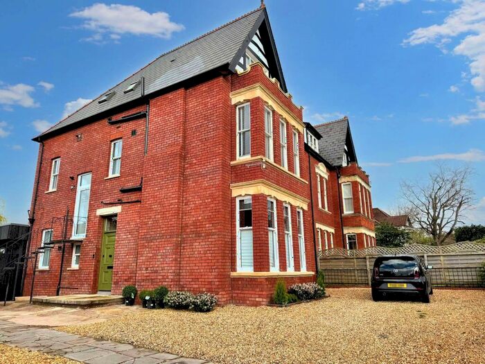 2 Bedroom Flat To Rent In Westbourne Road, Penarth, Cardiff, CF64