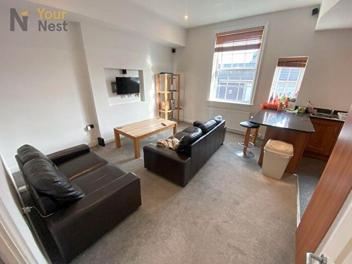 4 Bedroom Terraced House To Rent In Cottage Road, Leeds, Headingley, . En-Suites., LS6