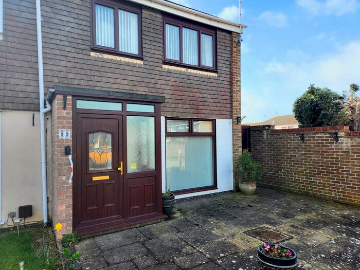 3 Bedroom Semi-Detached House To Rent In Little Breach, Chichester, PO19