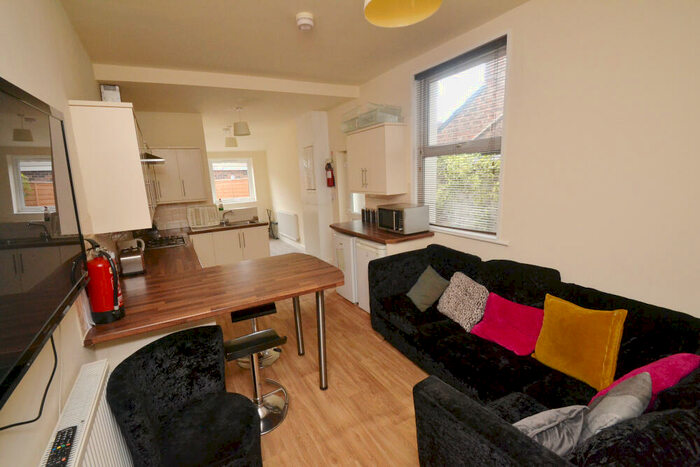 6 Bedroom Terraced House To Rent In Mabfield Road, Fallowfield, Manchester, M14