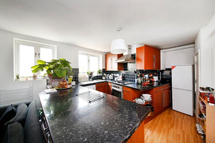 3 Bedroom Semi-Detached House To Rent In Tanners Mews, Deptford, London, SE8