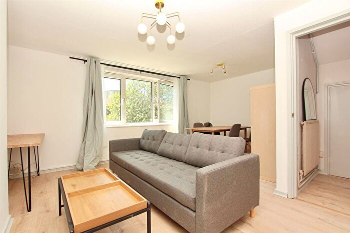3 Bedroom Flat To Rent In Grove Crescent Road, E15