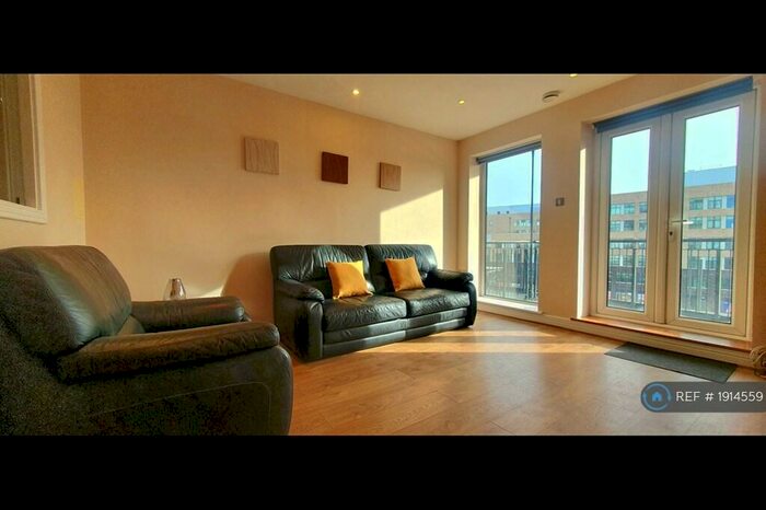 2 Bedroom Flat To Rent In High Street, London, E15