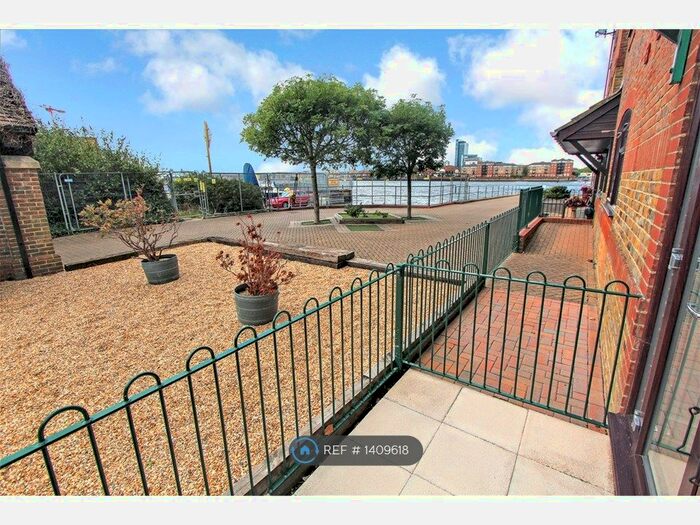 2 Bedroom Flat To Rent In Spitfire Court, Southampton, SO19