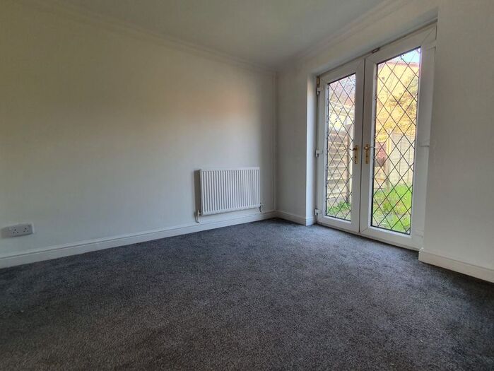 3 Bedroom Semi-Detached House To Rent In Louise Street, Rochdale, OL12