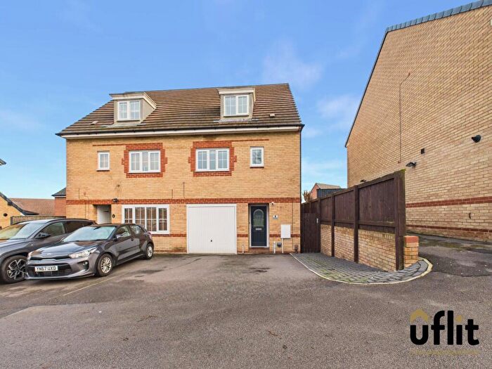 3 Bedroom Semi Detached House For Sale In Field View Court, Brinsworth, Rotherham, S60