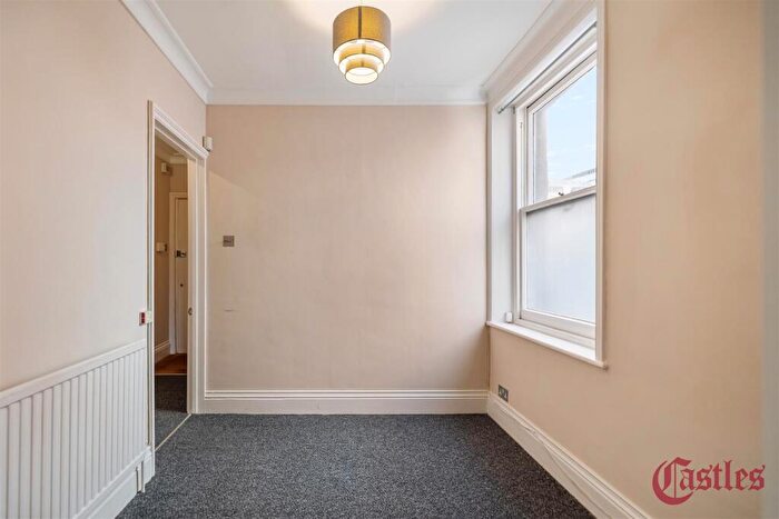 1 Bedroom Flat For Sale In Coolhurst Road, N8