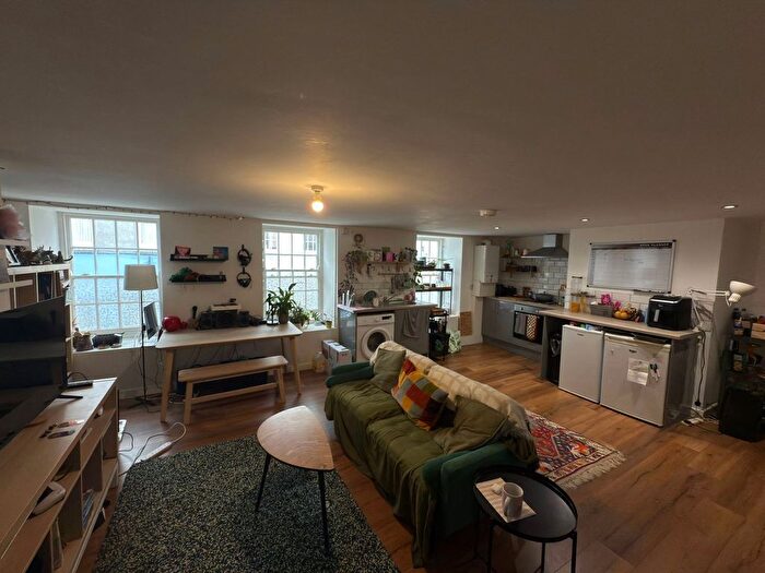 1 Bedroom Flat To Rent In King Street, Carmarthen, SA31