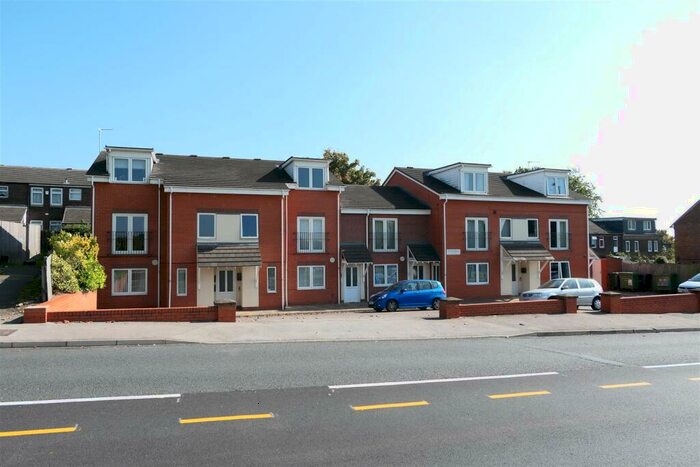 2 Bedroom Flat To Rent In Pavillion House, York Road, Leeds, West Yorkshire, LS14