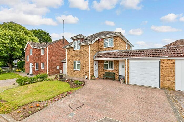4 Bedroom Link Detached House For Sale In Park Wood Close, Broadstairs, Kent, CT10