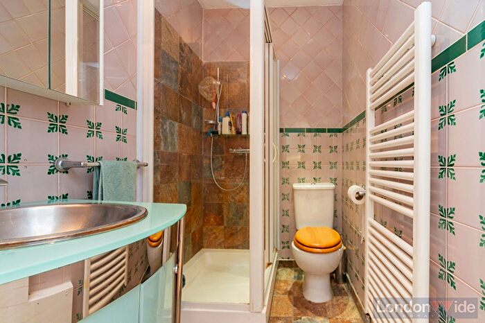 3 Bedroom Flat To Rent In Top Floor, Sutherland Avenue, Maida Vale, W9