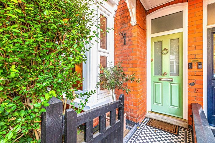 3 Bedroom Terraced House For Sale In Eastleigh Road, Leicester, Leicestershire, LE3