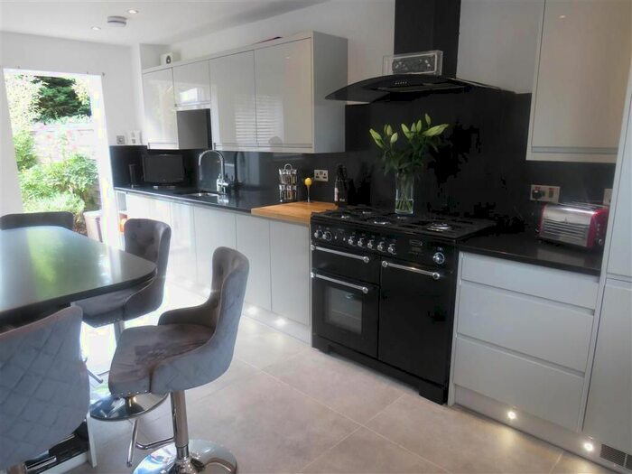 2 Bedroom Property To Rent In Lowes Lane, Wellesbourne, Warwick, CV35