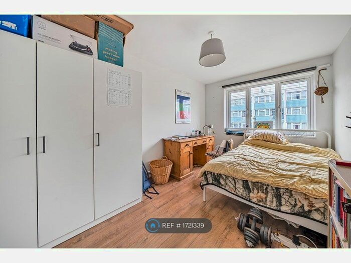 3 Bedroom Maisonette To Rent In Sedgmoor Place, London, SE5