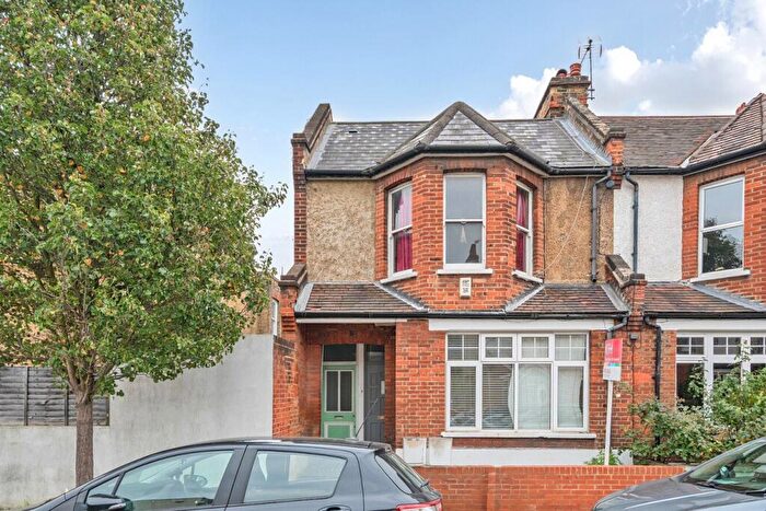 2 Bedroom Flat For Sale In Bavent Road, London, SE5