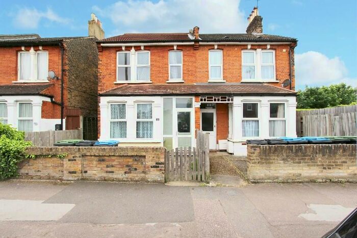 4 Bedroom Semi-Detached House To Rent In First Avenue, Enfield, EN1