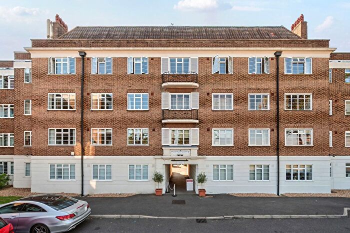 2 Bedroom Flat For Sale In Dartmouth Grove, Greenwich, London, SE10