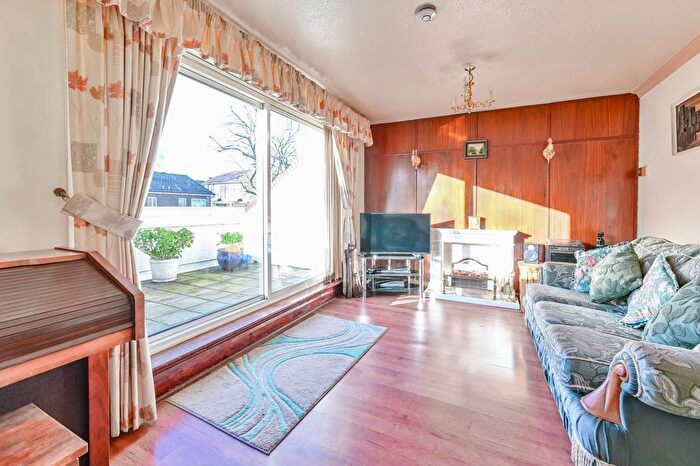 2 Bedroom Flat For Sale In Surr Street, Hillmarton Conservation Area, London, N7