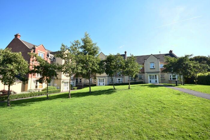 2 Bedroom Flat To Rent In Whitehall Green, Wortley, Leeds, LS12