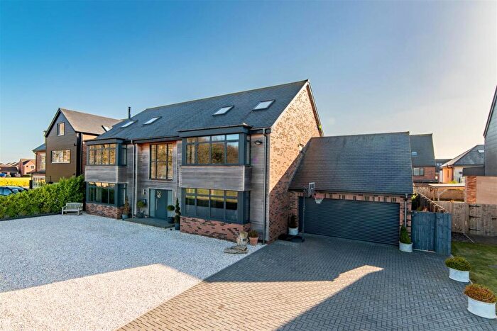 6 Bedroom Detached House For Sale In Oakwood Drive, Great Park, NE13