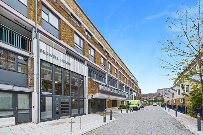 3 Bedroom Flat For Sale In Bedwell House, Stockwell Park Road, London, SW9