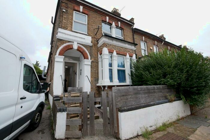 Studio To Rent In Cranbrook Park, Wood Green, N22