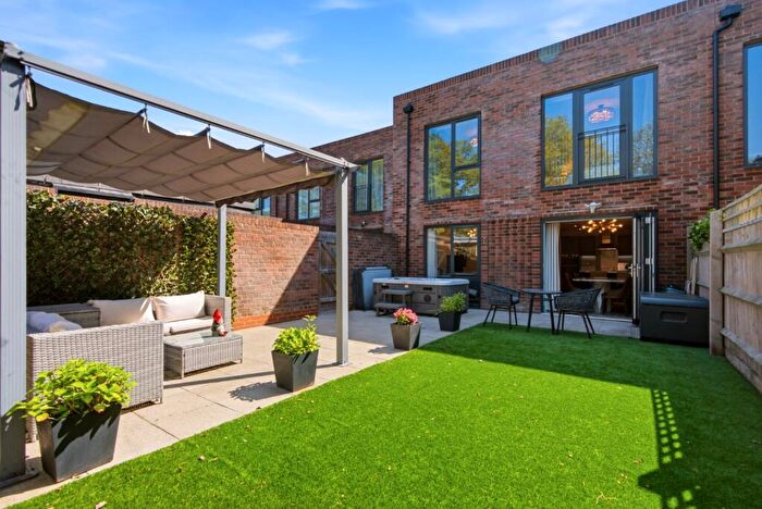 3 Bedroom Semi-Detached House For Sale In Barnes Wallis Way, Bricket Wood, St. Albans, Hertfordshire, AL2