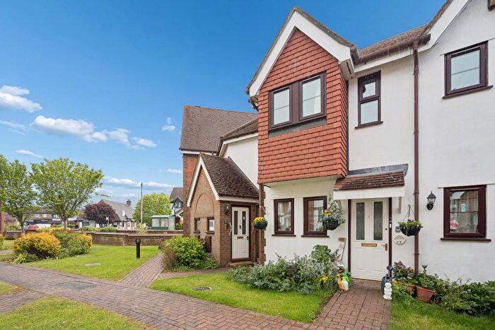 2 Bedroom Flat For Sale In Giles Gate, Prestwood, HP16