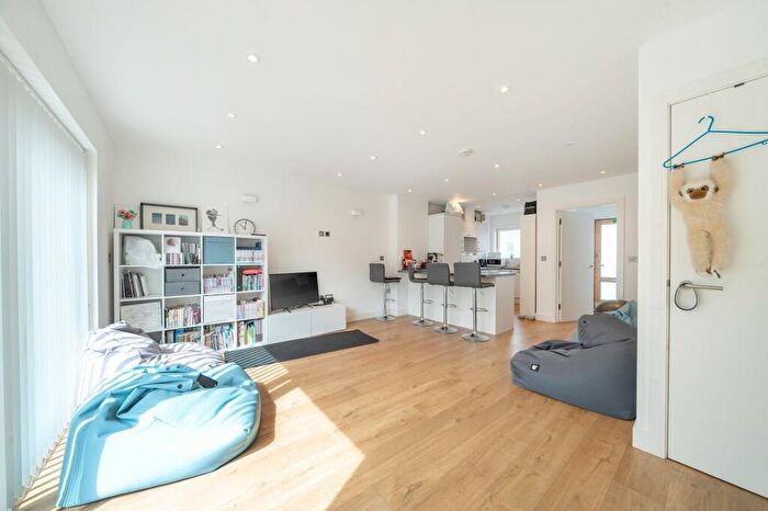 3 Bedroom Mews To Rent In Williams Mews, London, SE4