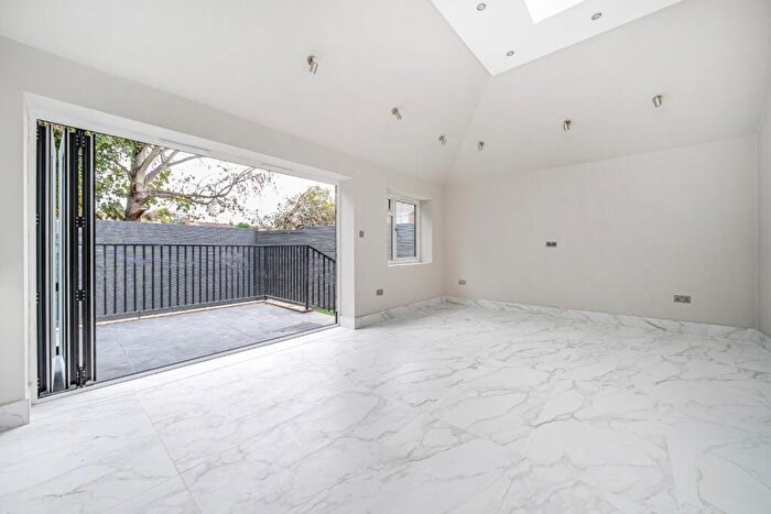 2 Bedroom Bungalow For Sale In Fairmont Close, Belvedere, Kent, DA17