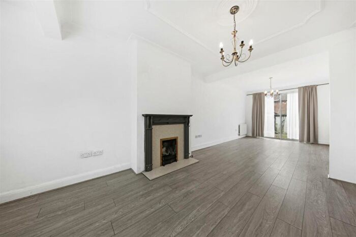 4 Bedroom Terraced House To Rent In Hall Lane, London, E4
