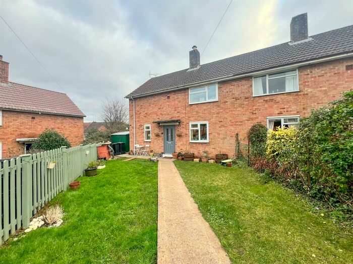 3 Bedroom Semi-Detached House For Sale In Kingsmead, Newnham, GL14