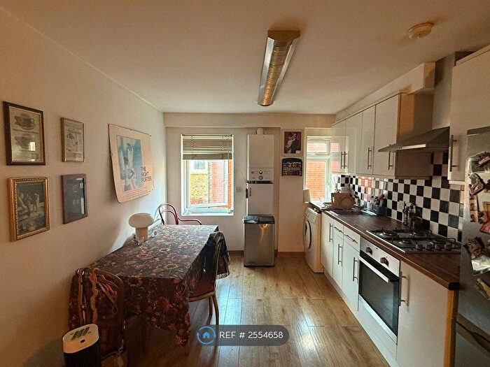 1 Bedroom Flat To Rent In Windus Road, London, N16