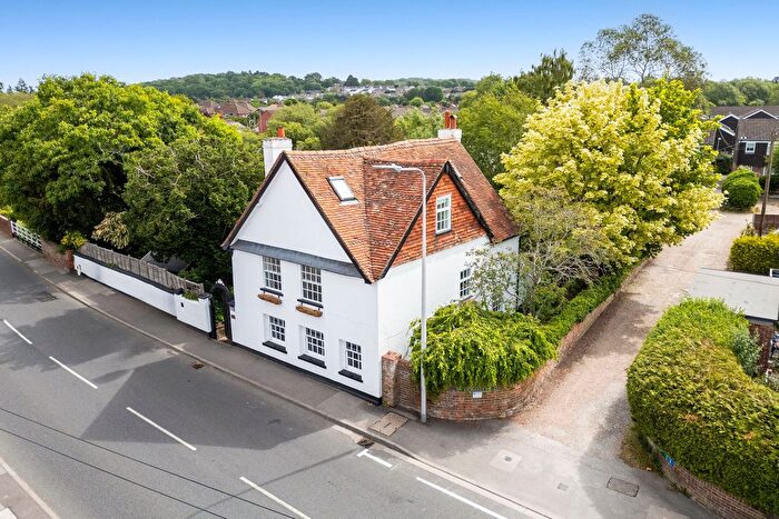 4 Bedroom Detached House For Sale In Shaw Road, Newbury, RG14