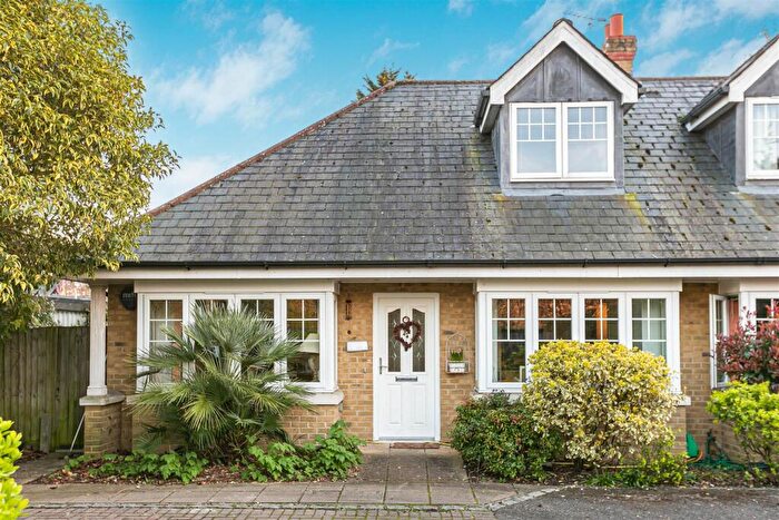 3 Bedroom Semi Detached House For Sale In Annaleigh Place Rydens Grove, Hersham, Walton-On-Thames, KT12