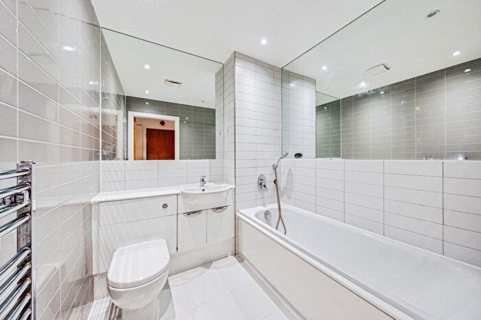 2 Bedroom Flat To Rent In The Sphere, Hallsville Road, E16