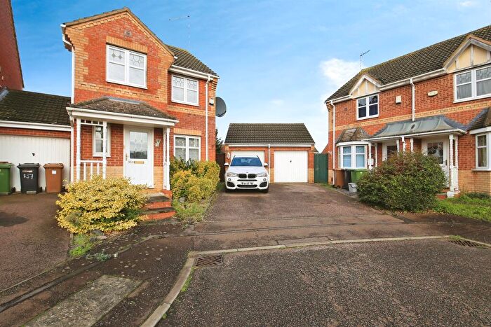 3 Bedroom Detached House For Sale In Meadenvale, Peterborough, PE1