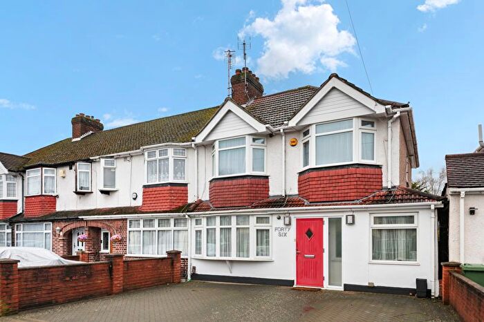 5 Bedroom Semi Detached House For Sale In Jubilee Drive, Ruislip, HA4